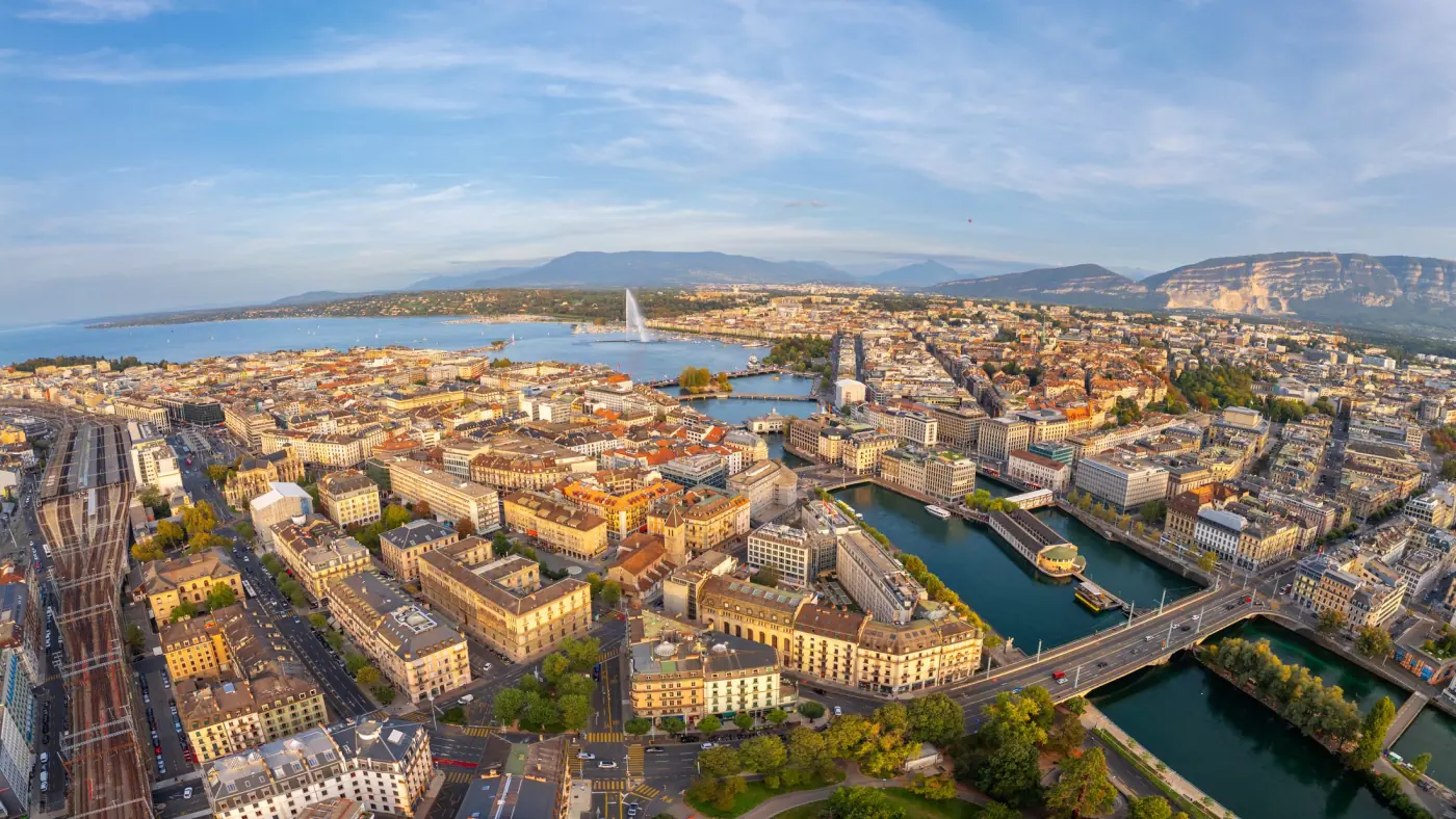Vue a&eacute;rienne de Gen&egrave;ve, du lac L&eacute;man et du Jet d&rsquo;eau